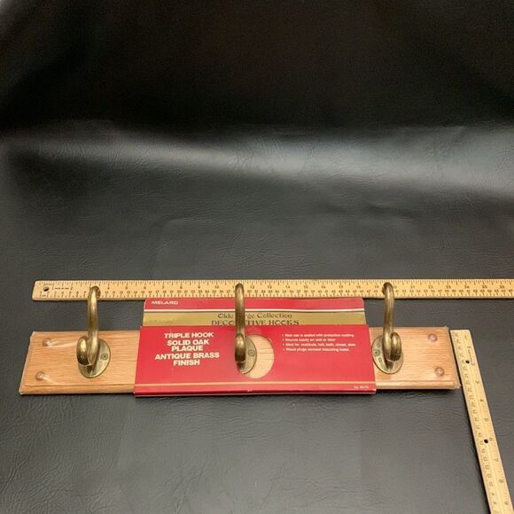 Melard Old Forge Triple Hook Solid Oak Plaque Antique Brass Finish Easy Mount - Picture 9 of 9